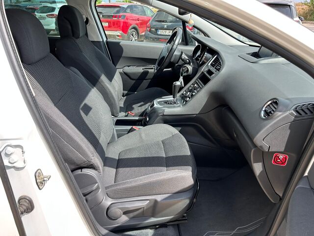 PEUGEOT 5008 STYLE 1.6 HDI AUTO SPANISH LHD IN SPAIN 91000 MILES 7 SEATS 2015